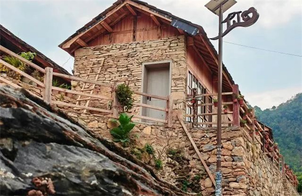 溫度臨滄 | 鎮(zhèn)康小落水一個(gè)在云端的石板村