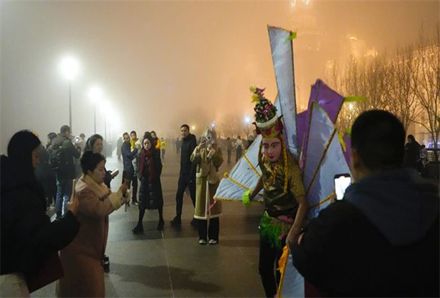 臨滄策劃公司/民族和國際的碰撞，今晚的外灘有點(diǎn)不一樣