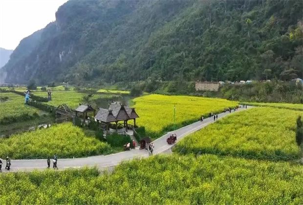 臨滄策劃公司/滄源自治縣班鴿村景區(qū)喜迎四方游客